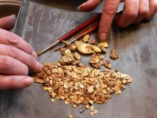 Как искать золото в реках и ручьях